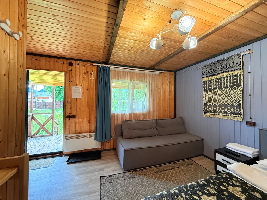 Домик с терассой и видом на горы