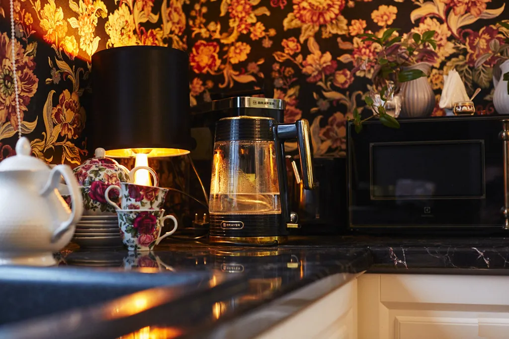 Уютный светлый дом в окружении природы