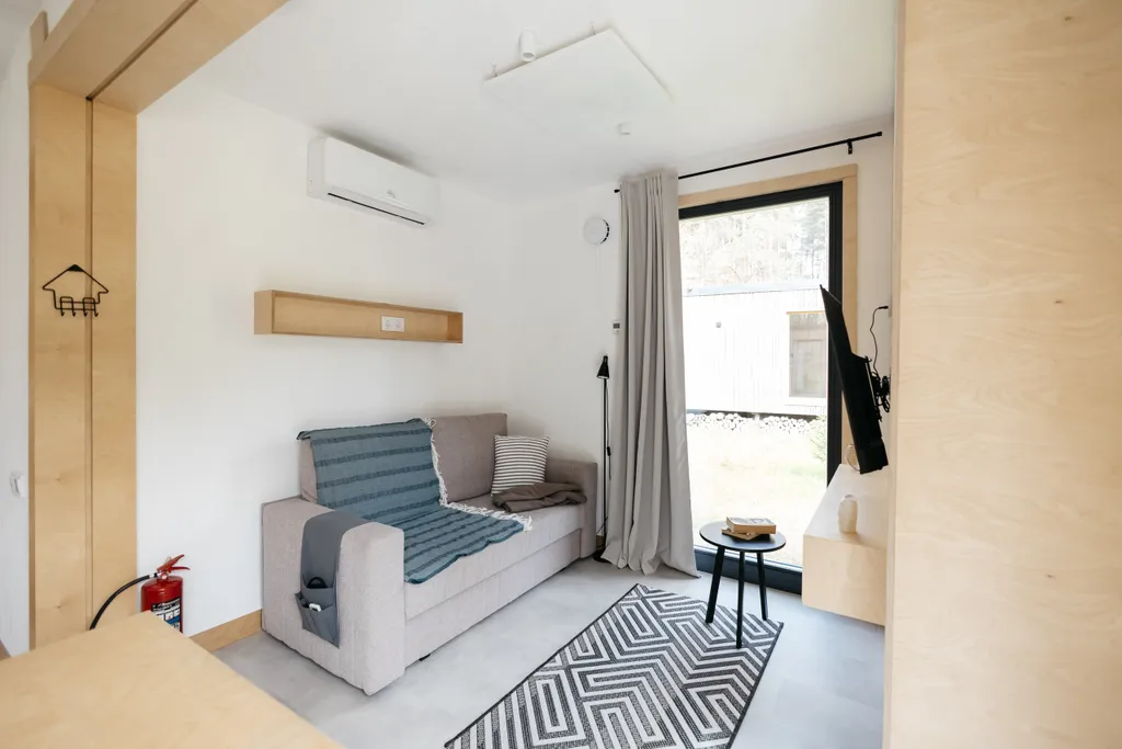 Уютный дом Японская куница с панорамными окнами с видом на лес