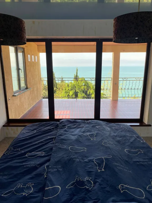 Дом-замок на море