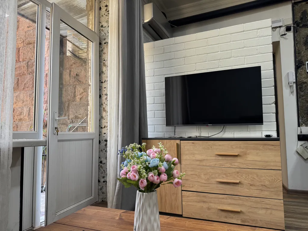 Студия в самом центре, площадь Республики 200 метров