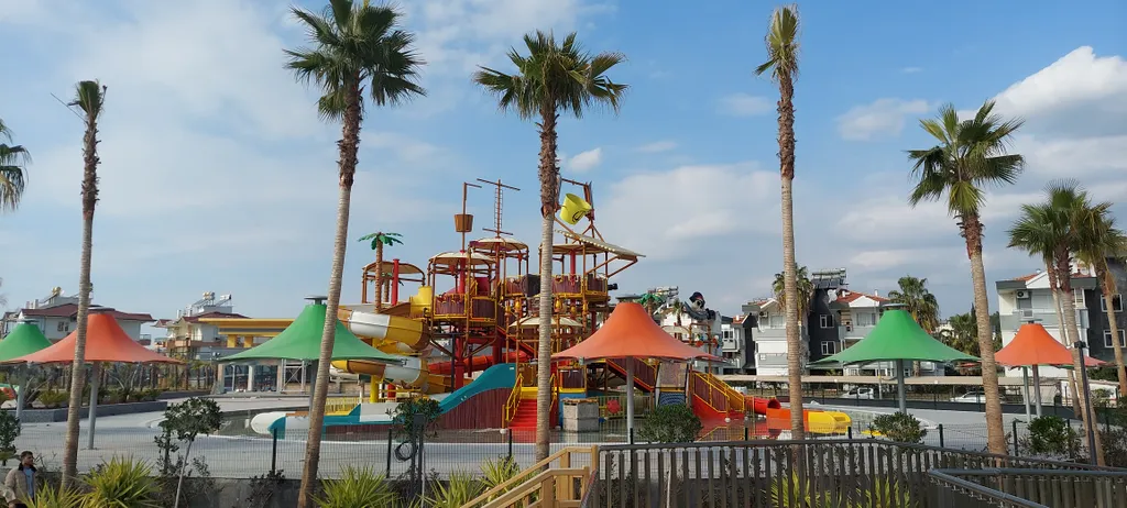 Квартира в Azura World c видом на бассейн и аквапарком