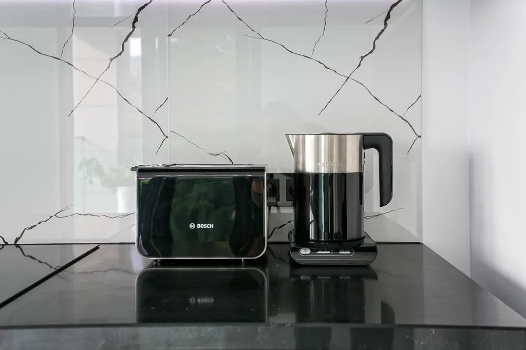 Стильная квартира "Черное&Белое" с видом на море