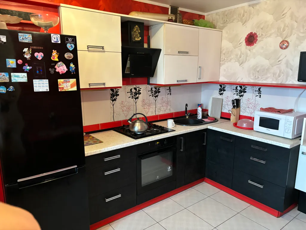 Трехкомнатная просторная квартира с хорошим ремонтом и планировкой