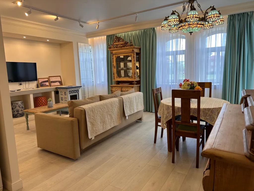 Апартаменты с видом на центральную площадь и Свиягу