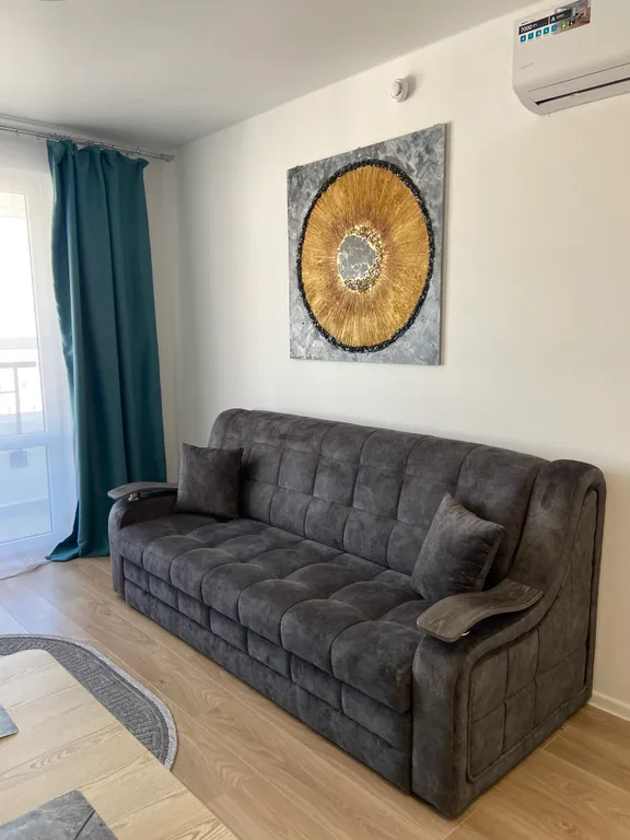 С видом на море, Григорьева