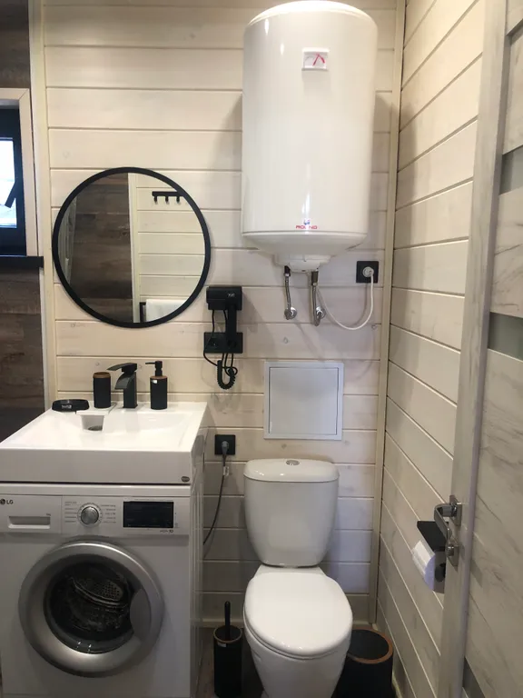 Современный дом на берегу моря