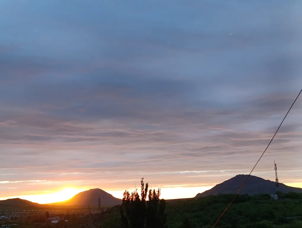 Уютная квартира с видом на горы в центре города