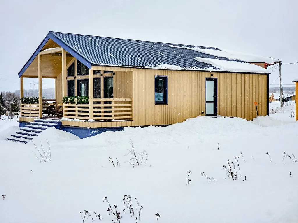 Дом с панорамными окнами и камином в Болотов Деревне