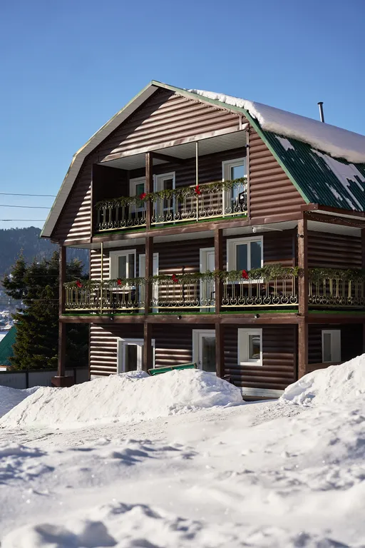 Номер с видом на телецкое озеро