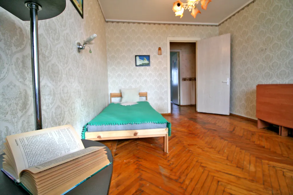 Квартира Теплая бюджетная квартира в центре города — Кириши