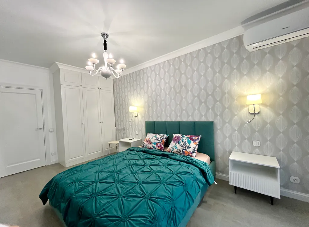 Видовая двухкомнатная квартира в центре города