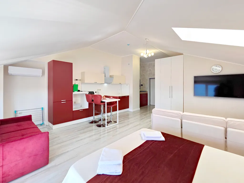 Шикарная мансарда с панорамным видом на море