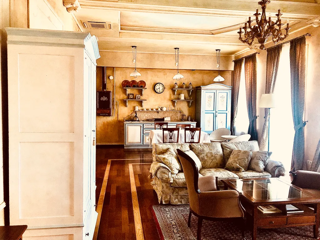 Апартаменты Вилла Елена на набережной Ялты с видом на море