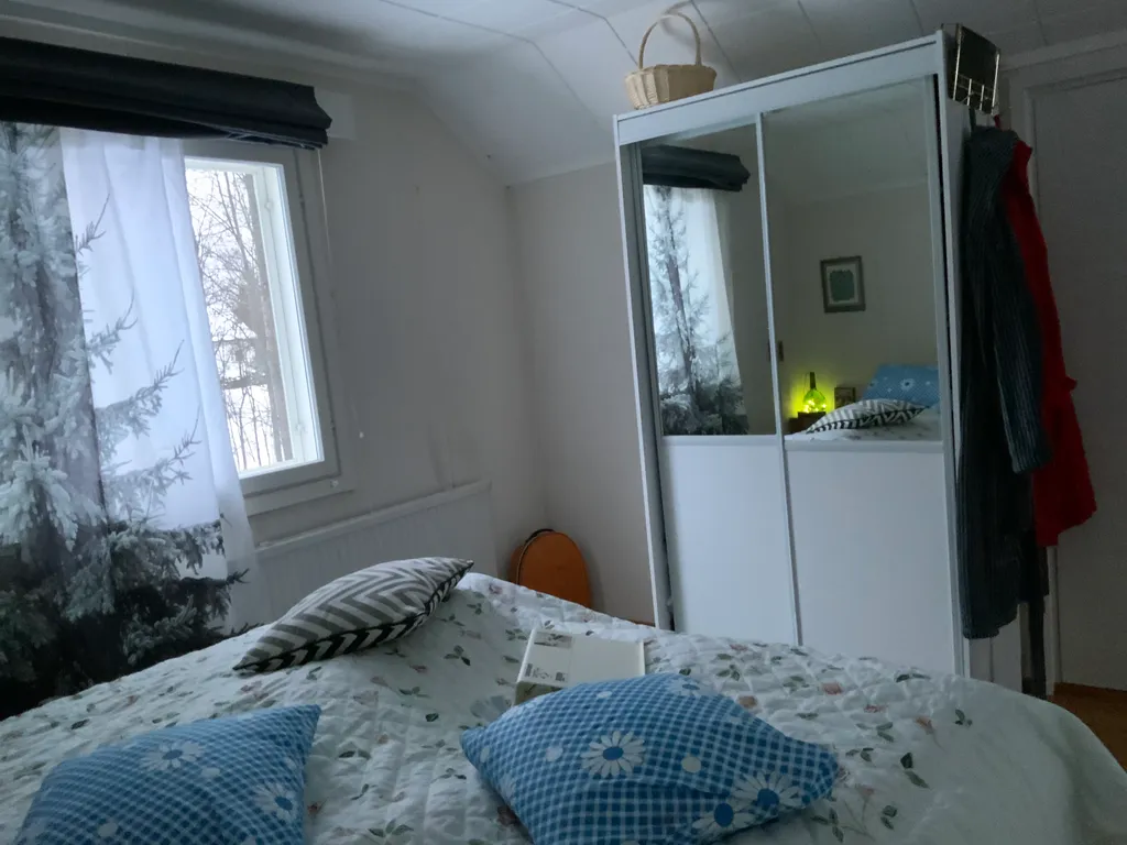 Уютный дом с камином рядом с центром