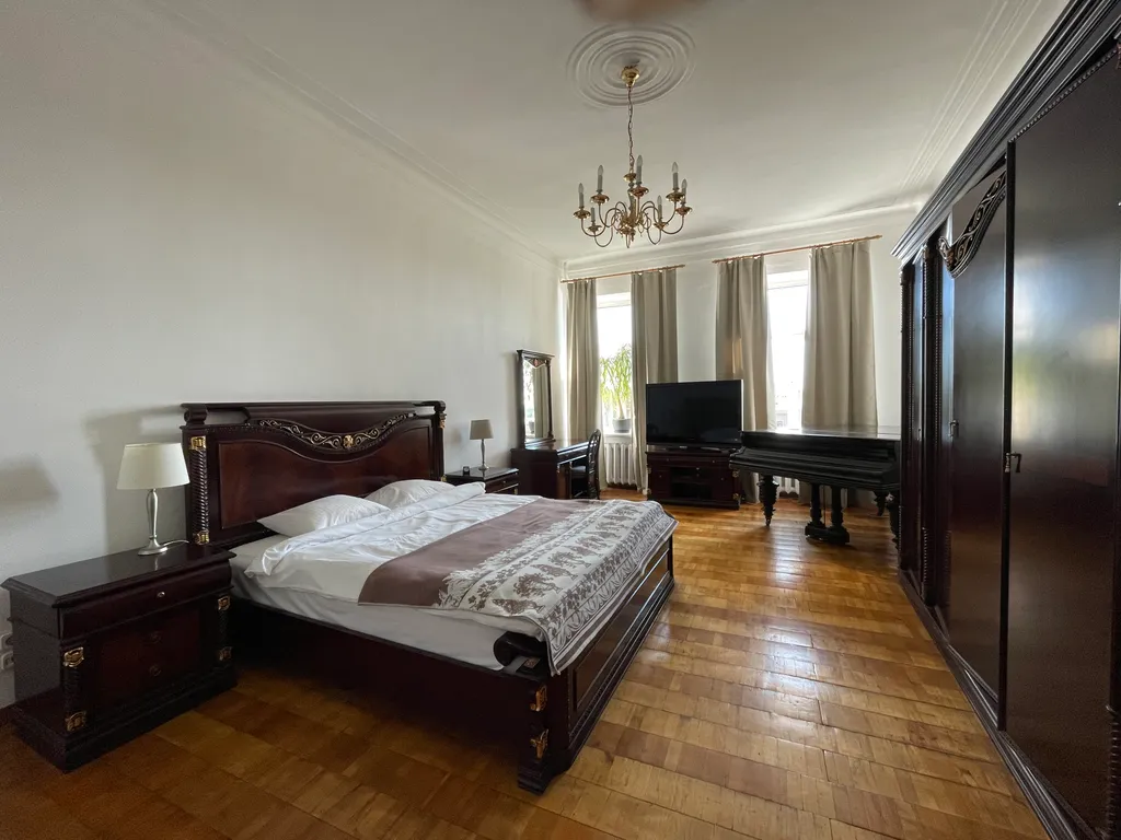 Уникальная 5-комнатная квартира на Фонтанке