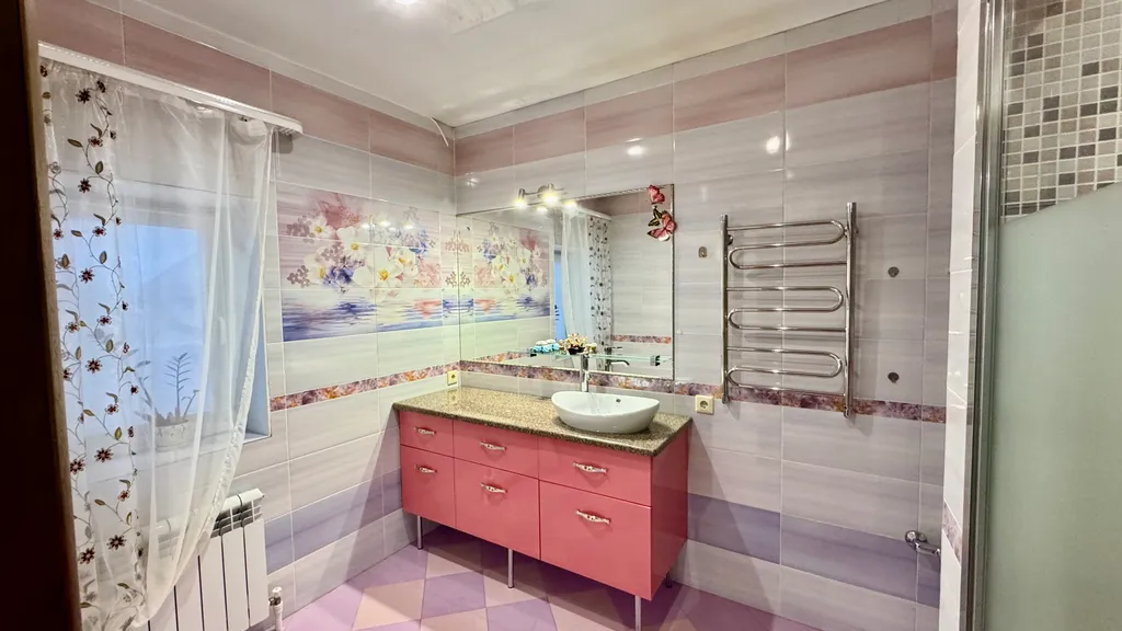 Коттедж с бассейном, баней