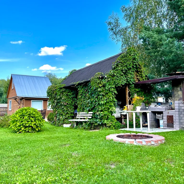 Милая и уютная дача в окружении живописного леса