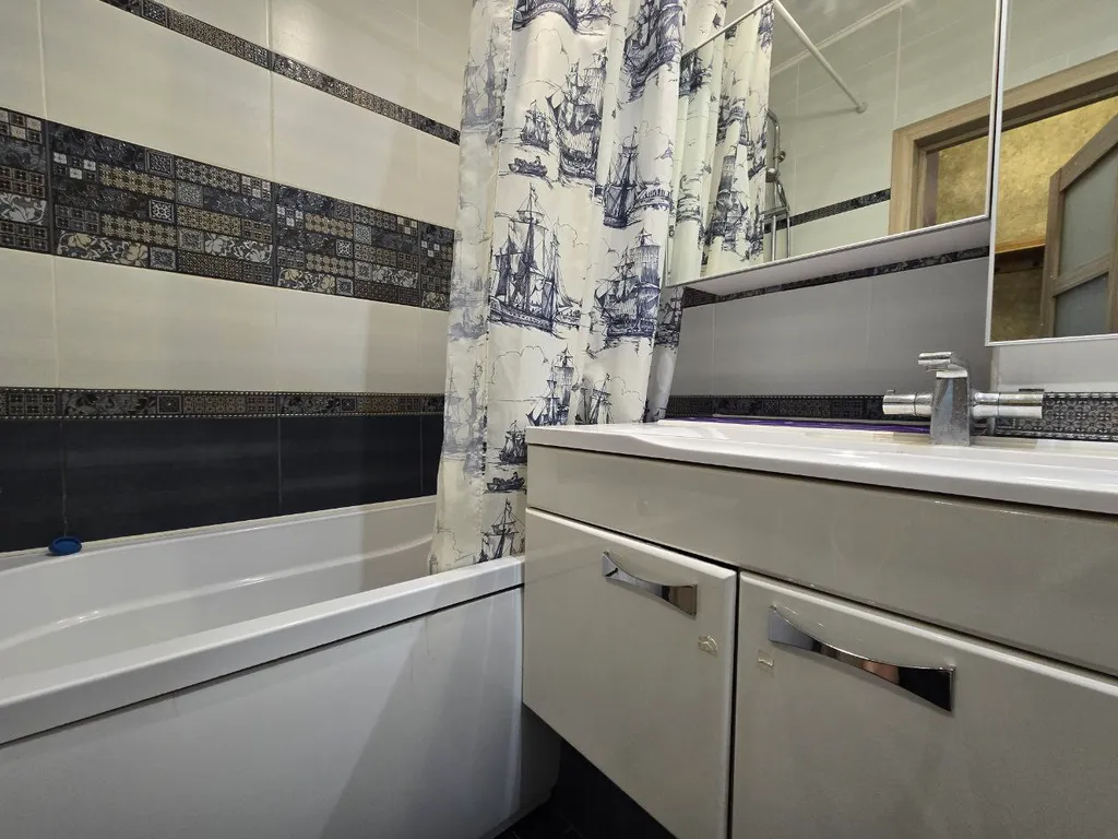 Просторная 2-х комнатная на пр-т Ленина Метро - Двигатель Революции