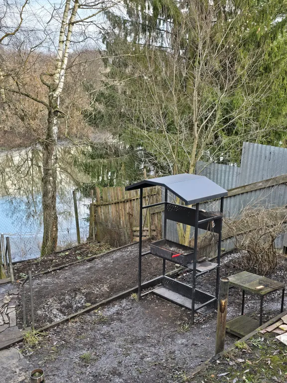 Вместительный, теплый дом на берегу реки Воря