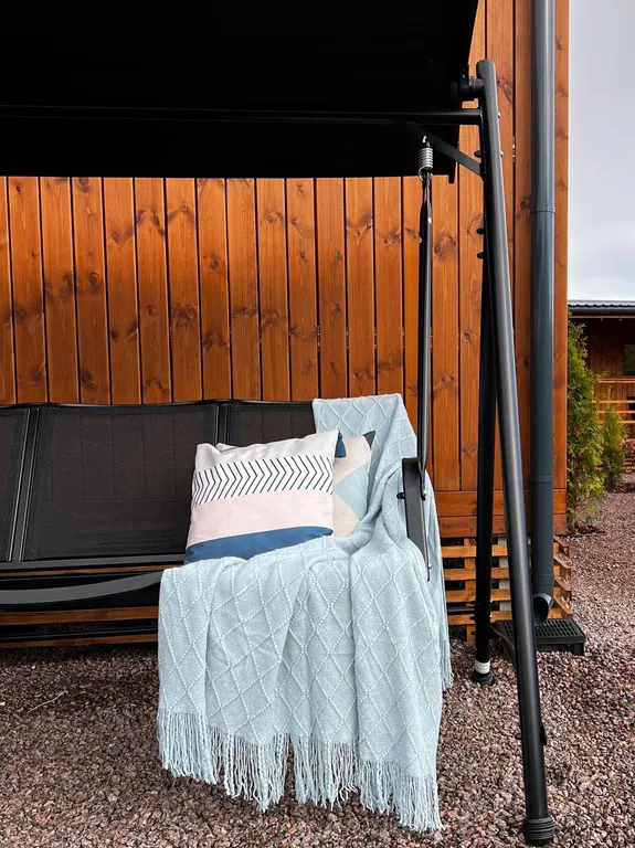 Уютный домик Karhumökki в окружении соснового леса и озер, у Игоры