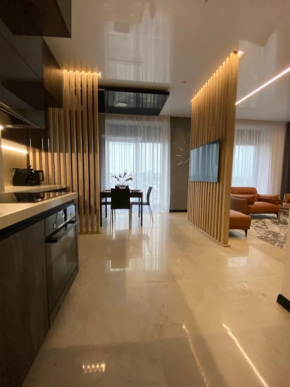 Уютная квартира в центре города на высоком этаже с видом на море