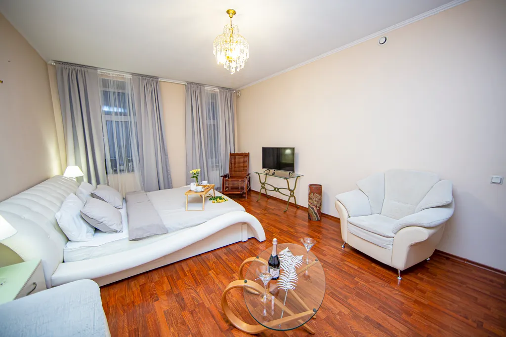 4BR Apartment next to St Isaak Cathedral