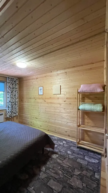 Уютный Дом в лесу с камином.