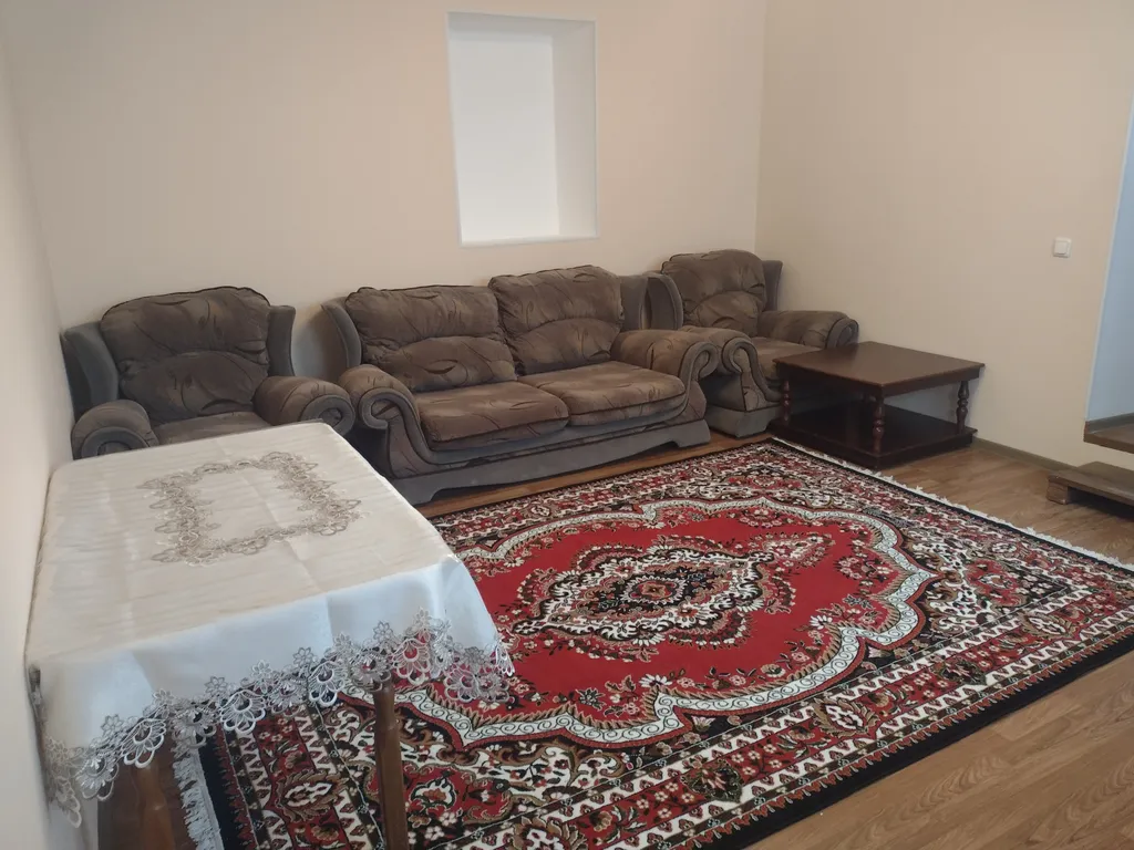 Уютный дoм, в живoписном райнe Беpмамыт у парка