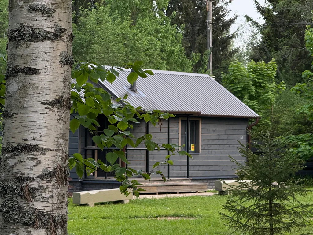 Дом и юрта на Валдае