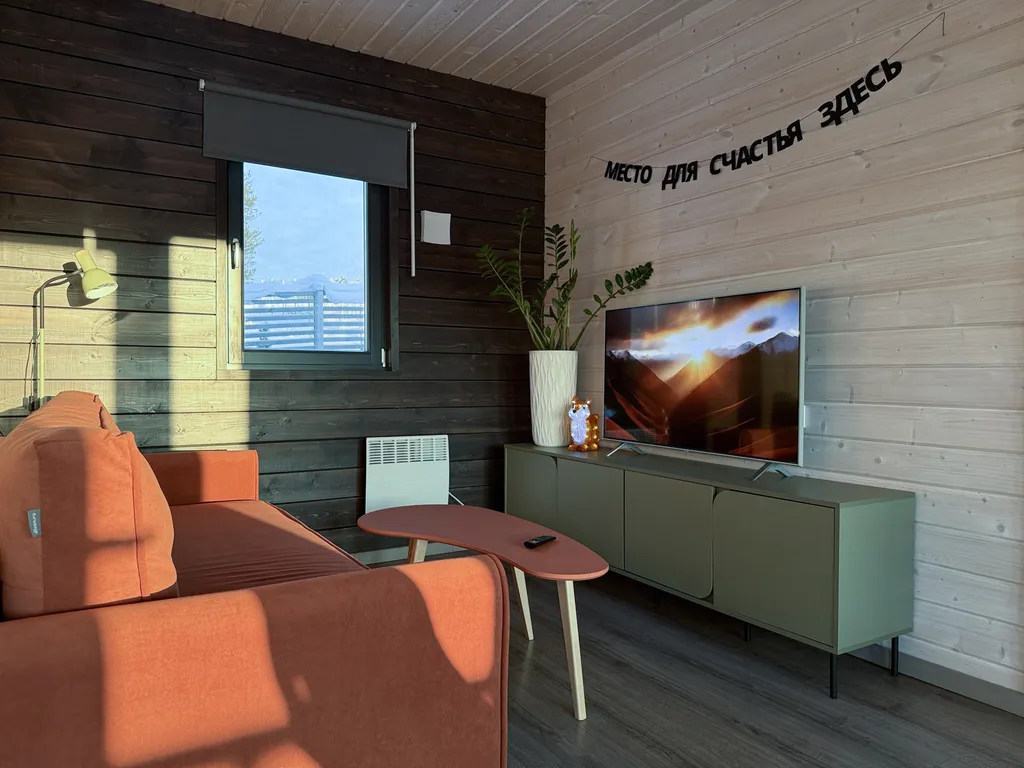 Коттедж Дом на 3 спальни с камином — Стеклянный