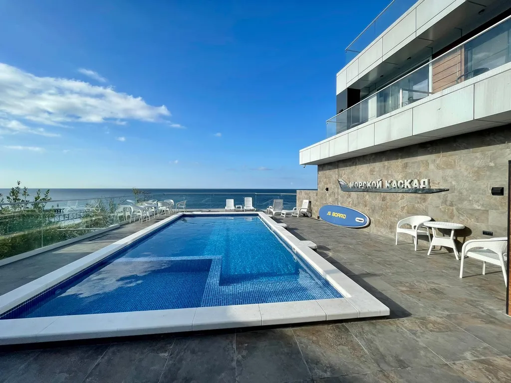 Романтичная студия в стиле лофт с прямым видом на море