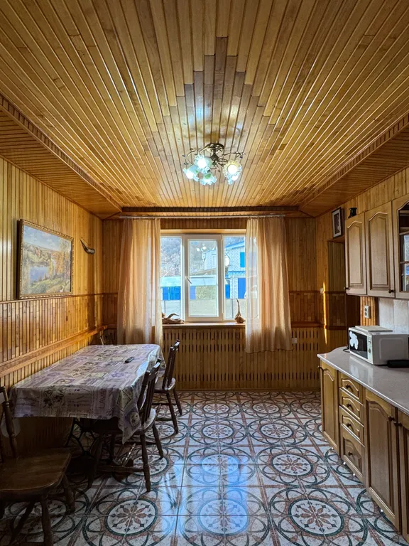 Большой дом с видом на горы