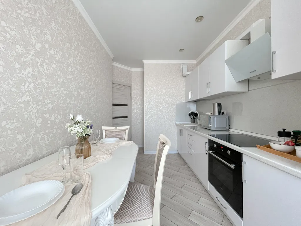 Современная квартира с видом на реку Кутум