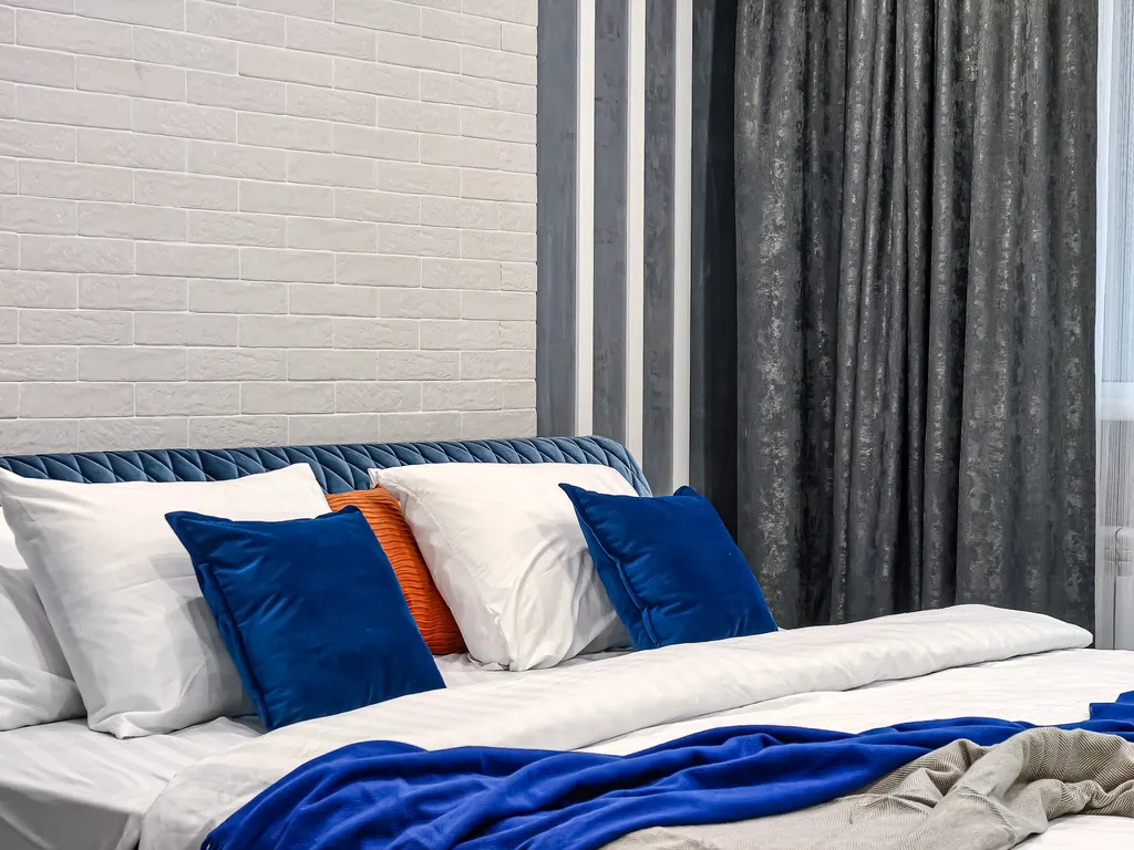 Масштабная двухкомнатная с кроватью super king-size в ЖК Дождь