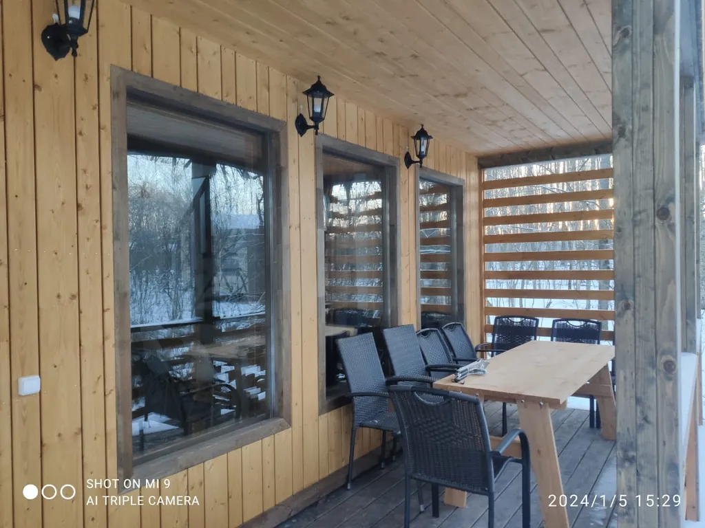 Стильный дом с лесной территорией, недалеко пруд с пляжем