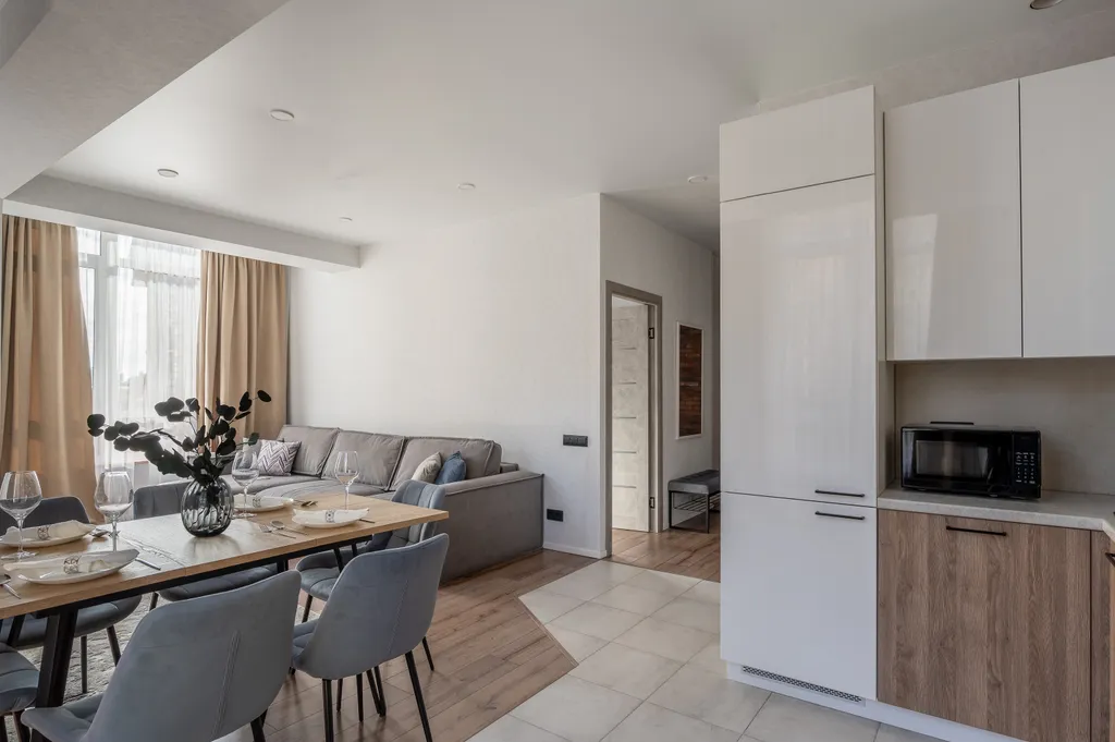 Просторная стильная квартира с видом на горы