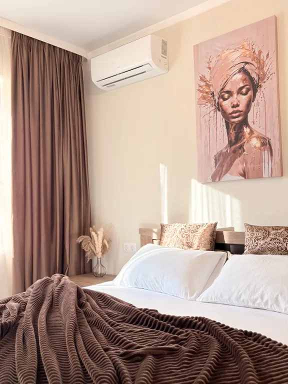 Стильная двухкомнатная квартира на проспекте Кирова со своей парковкой