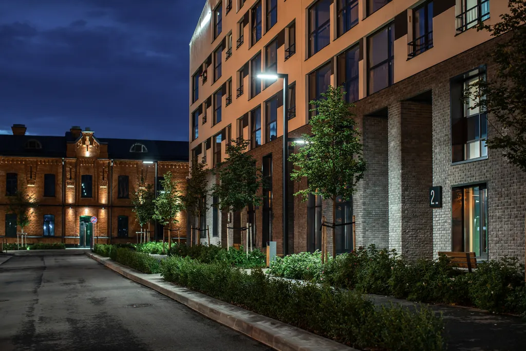 Двухуровневый лофт с 7-метровыми потолками и панорамными окнами