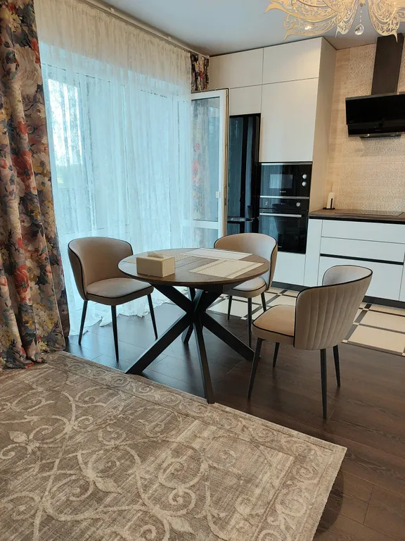 Квартира с панорамными окнами с видом на реку