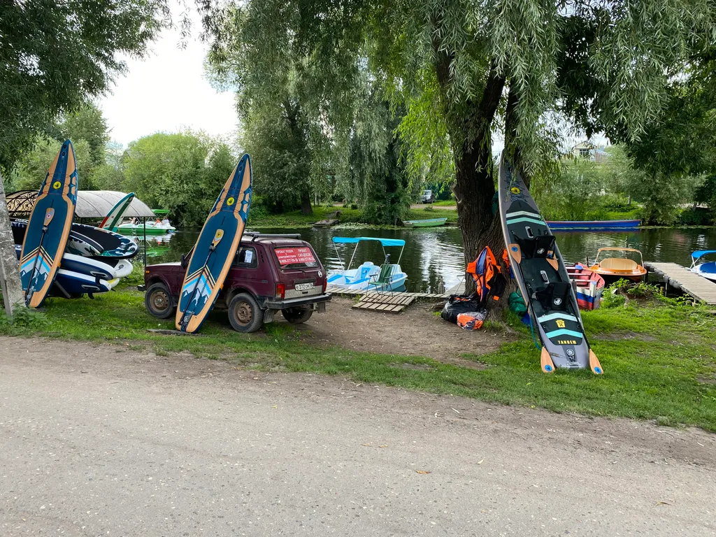 Дом рядом с озером