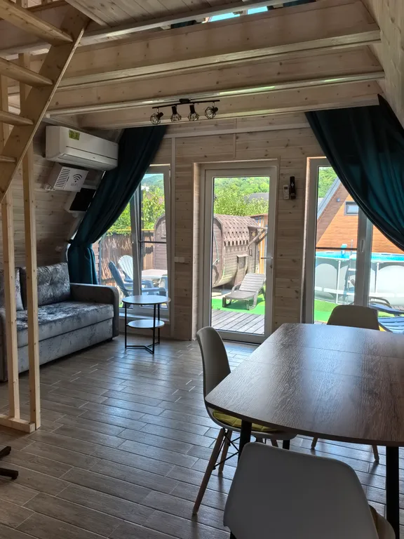 Уютный дом a-frame с видом на горы на побережье Чёрного моря