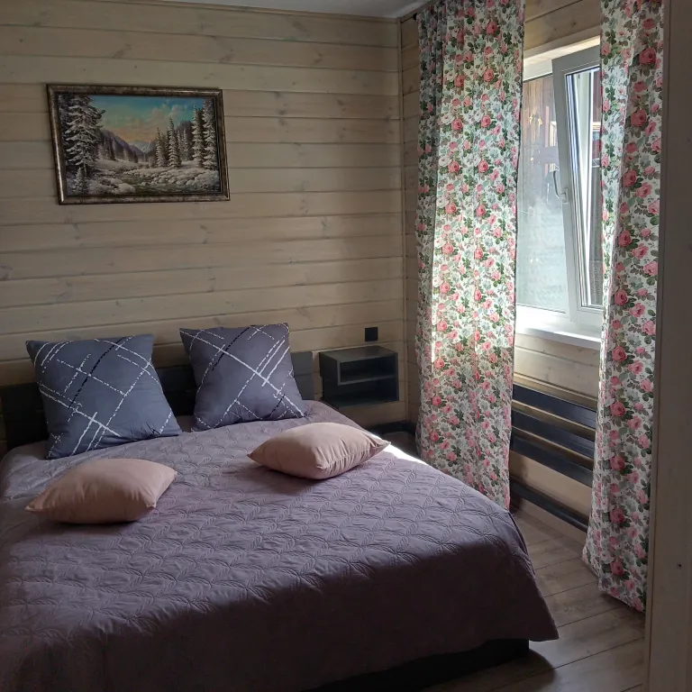 Уютный дом в саду