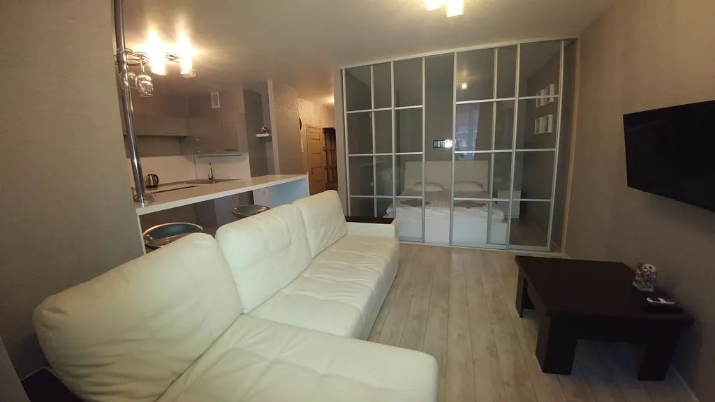 Уютная квартира-студия с дизайнерским ремонтом в новом высотном доме