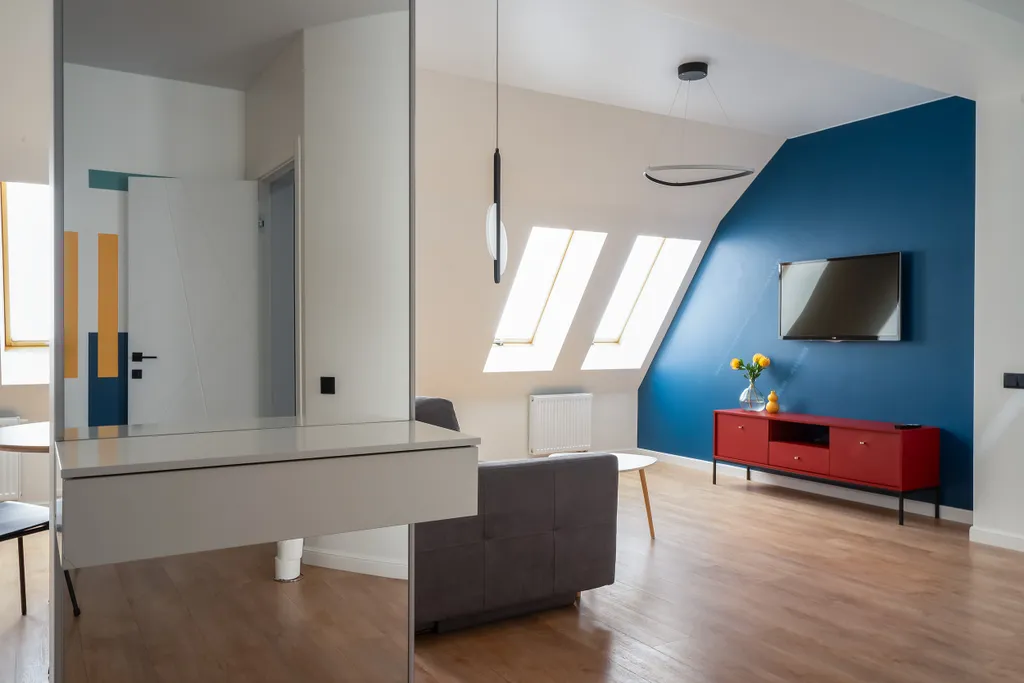 Квартира Квартира Комфортабельная евродвушка Мансарда у Верхнего озера — Калининград