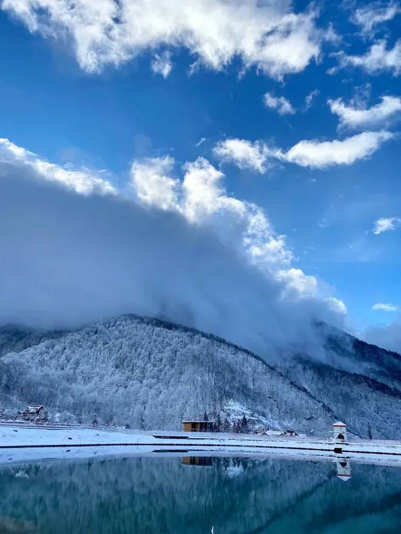 Дом Света с видом на горы в аутентичном пространстве Sunsvet