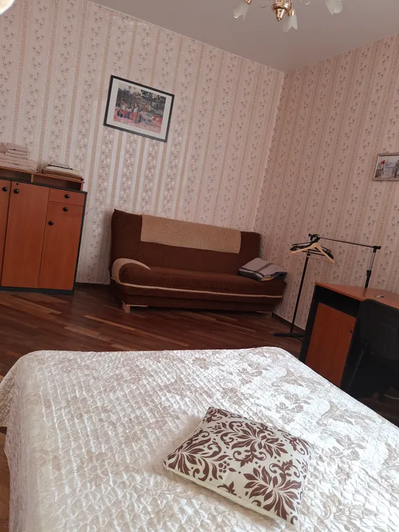 Большая комната на троих человек в центре