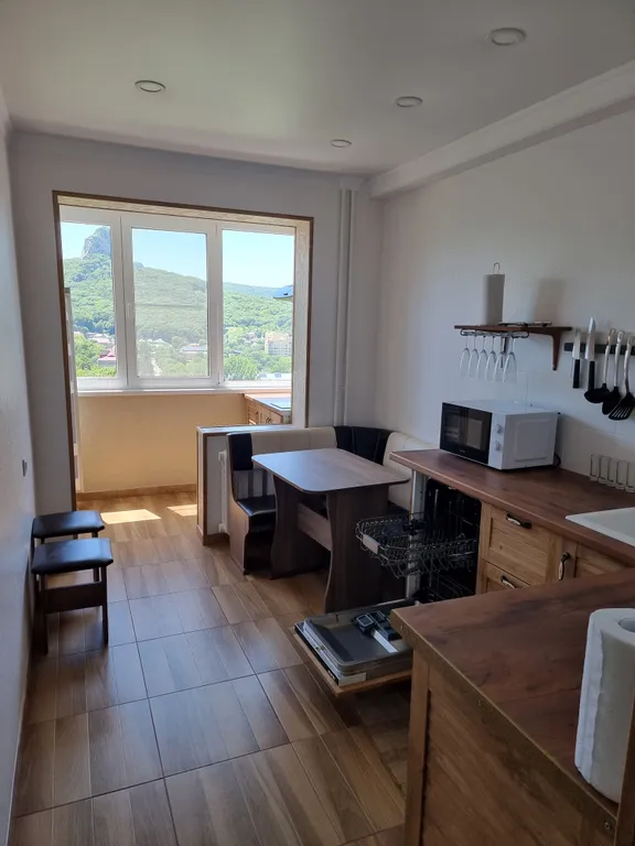 Шикарная трёшка с видом на горы и город