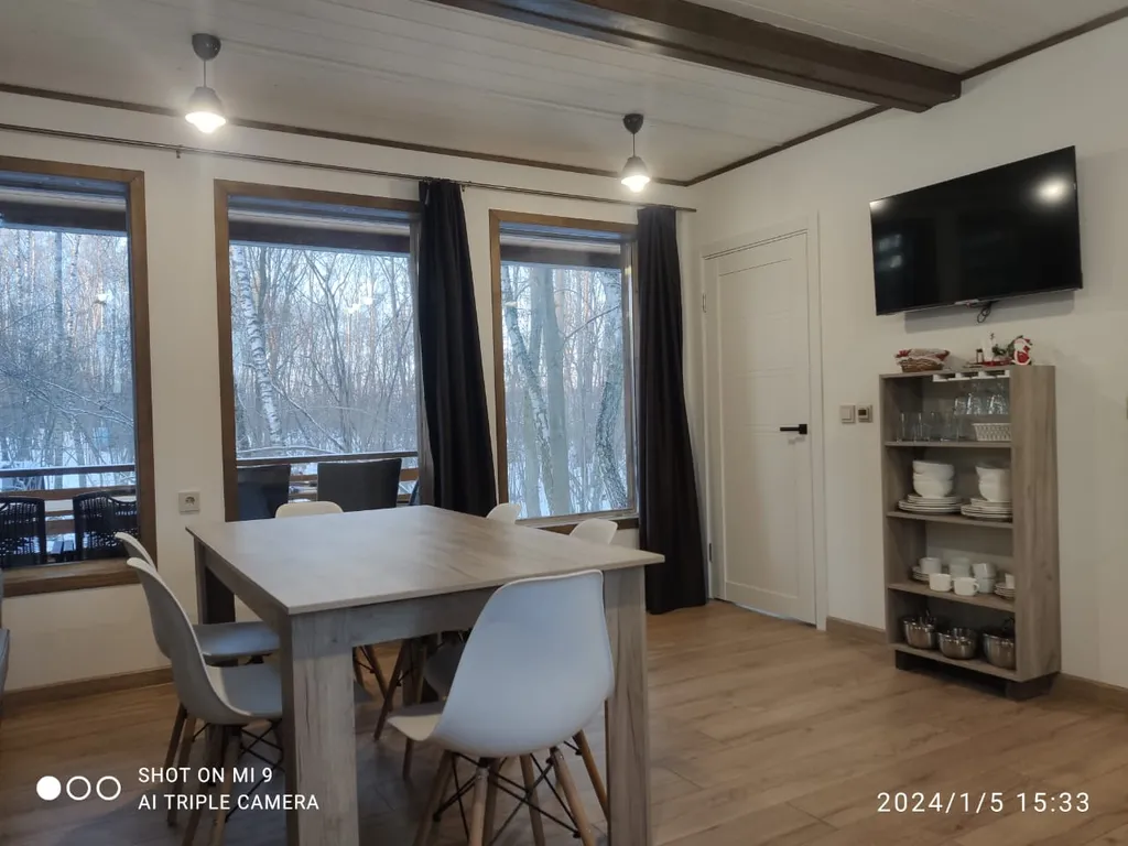 Стильный дом с лесной территорией, недалеко пруд с пляжем