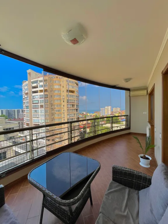 Квартира в центре с видом на море